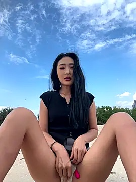 linger-23 online show from November 2, 2025, 7:55 am