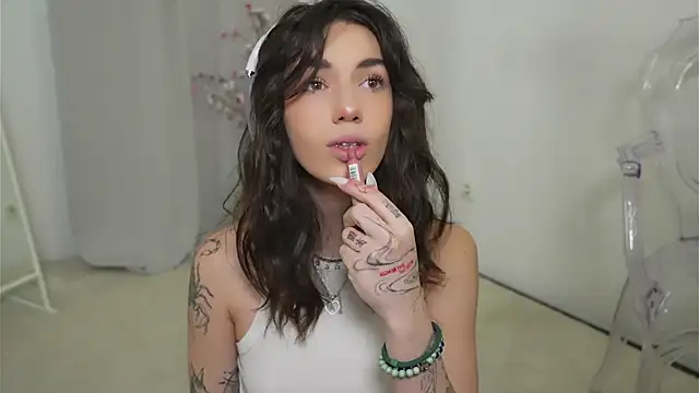 mystica  online show from October 17, 2025, 9:01 am