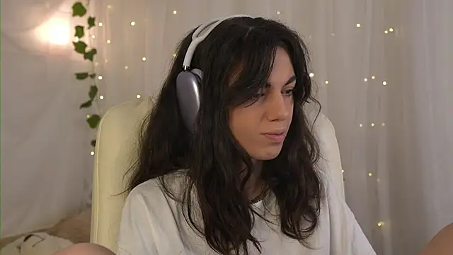 mystica  online show from October 29, 2025, 8:27 am