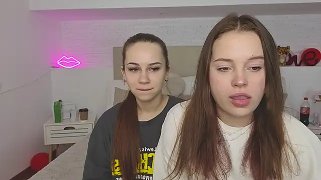 Cute kitty- online show from September 9, 2025, 9:36 pm