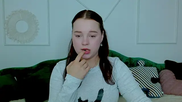 Cute kitty- online show from October 16, 2025, 8:10 pm