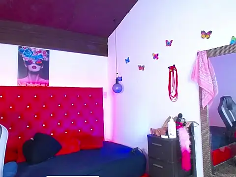 kriss sweetboobs10 online show from December 4, 2025, 12:03 pm