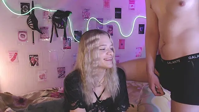 Snapshot of Your_Horny_Friends chatting on October 3, 2025, 3:09 pm Your Horny Friends online show from October 3, 2025, 3:09 pm