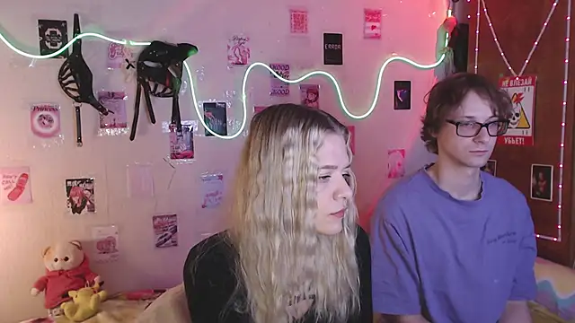 Snapshot of Your_Horny_Friends chatting on October 6, 2025, 3:42 pm Your Horny Friends online show from October 6, 2025, 3:42 pm