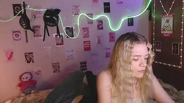 Snapshot of Your_Horny_Friends chatting on November 1, 2025, 2:19 pm Your Horny Friends online show from November 1, 2025, 2:19 pm