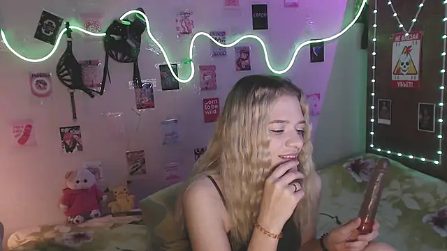 Snapshot of Your_Horny_Friends chatting on November 4, 2025, 1:21 pm Your Horny Friends online show from November 4, 2025, 1:21 pm