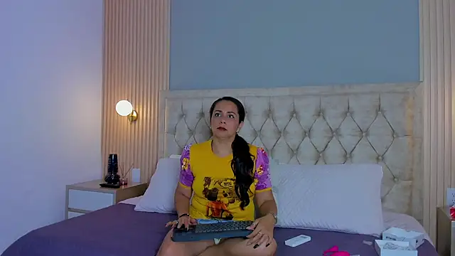 Hera goddesss online show from October 4, 2025, 7:23 pm