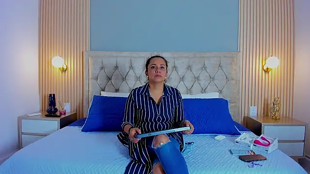 Hera goddesss online show from October 6, 2025, 7:33 pm