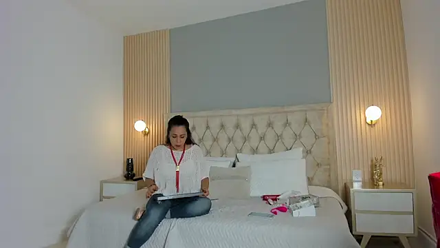 Hera goddesss online show from October 17, 2025, 8:11 pm