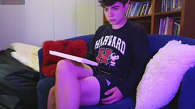 lukeboyce33 online show from March 26, 2026, 4:51 am