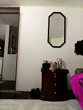 LEIDY LORENA online show from November 12, 2025, 4:13 am