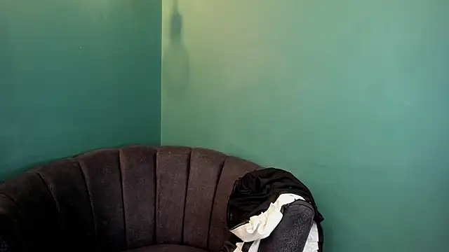 Alice 26  online show from October 20, 2025, 8:20 pm