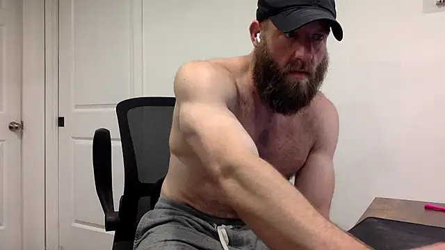 Snapshot of clarkefit chatting on October 27, 2025, 4:11 pm clarkefit online show from October 27, 2025, 4:11 pm