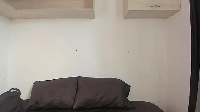 Snapshot of Hanna_Evans__ chatting on June 11, 2026, 12:14 pm Hanna Evans online show from June 11, 2026, 12:14 pm