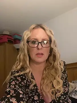 Snapshot of Mistress-LillyRose chatting on March 17, 2025, 4:11 pm Mistress-LillyRose online show from March 17, 2025, 4:11 pm