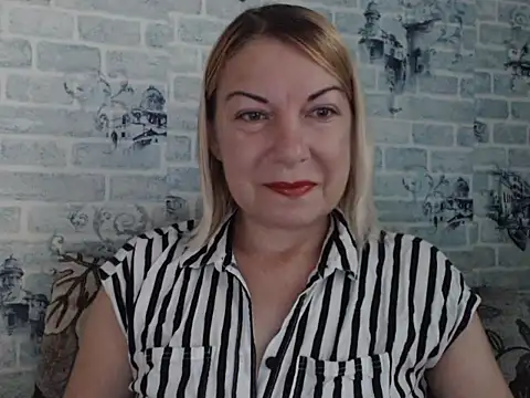 Snapshot of Lillia_Ray chatting on September 9, 2025, 5:29 am Lillia Ray online show from September 9, 2025, 5:29 am