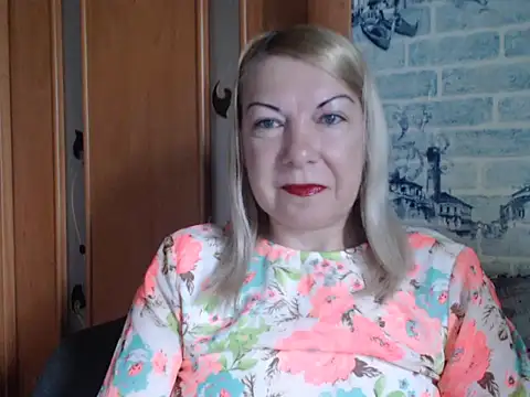 Lillia Ray online show from May 17, 2026, 6:55 am