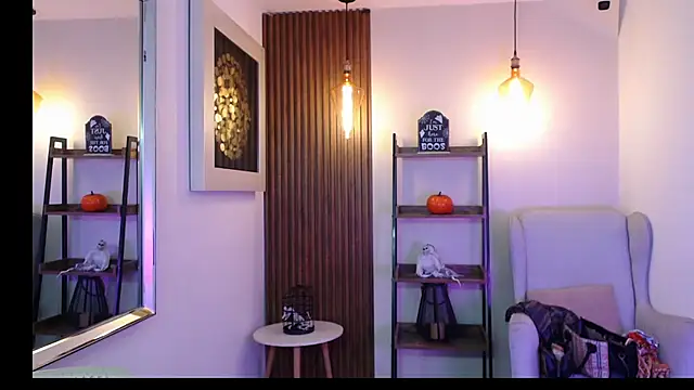 Coral Lise online show from November 8, 2025, 11:10 am