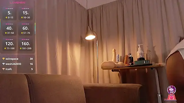 Snapshot of YuliethPetite chatting on October 17, 2025, 12:41 pm YuliethPetite online show from October 17, 2025, 12:41 pm