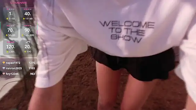 Snapshot of YuliethPetite chatting on November 4, 2025, 12:43 am YuliethPetite online show from November 4, 2025, 12:43 am