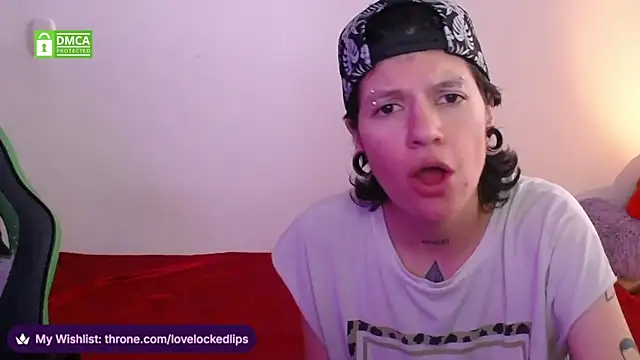 lovelockedlips online show from April 10, 2026, 8:35 pm