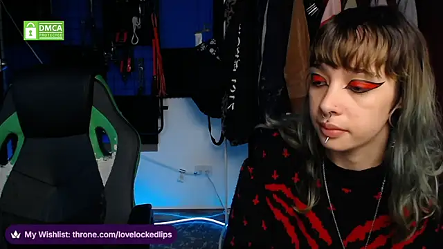 Snapshot of lovelockedlips chatting on May 30, 2026, 5:54 pm lovelockedlips online show from May 30, 2026, 5:54 pm