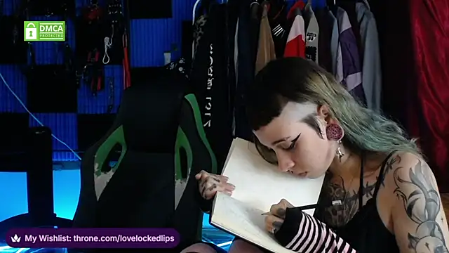 Snapshot of lovelockedlips chatting on May 31, 2026, 5:59 am lovelockedlips online show from May 31, 2026, 5:59 am