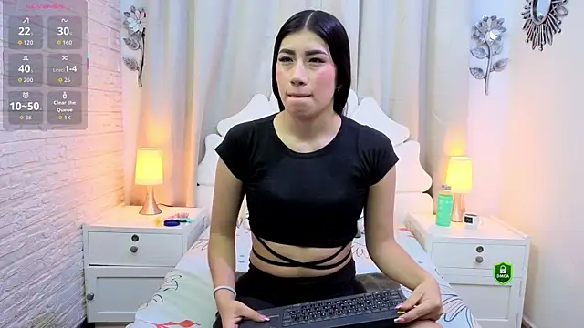 Snapshot of Lili_Opal chatting on February 13, 2026, 12:12 pm Lili Opal online show from February 13, 2026, 12:12 pm