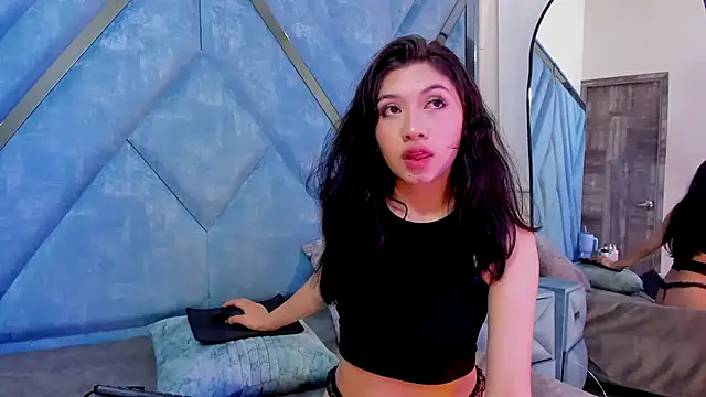 Snapshot of LauryAndNarem69 chatting on October 12, 2025, 6:56 am LauryAndNarem69 online show from October 12, 2025, 6:56 am