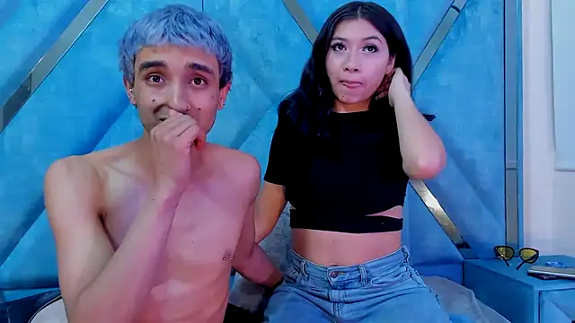 Snapshot of LauryAndNarem69 chatting on November 3, 2025, 8:04 am LauryAndNarem69 online show from November 3, 2025, 8:04 am