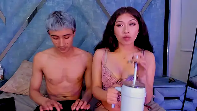 Snapshot of LauryAndNarem69 chatting on November 14, 2025, 7:07 am LauryAndNarem69 online show from November 14, 2025, 7:07 am