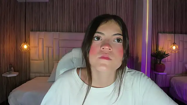 Snapshot of DulceVela_ chatting on October 2, 2025, 10:39 pm DulceVela online show from October 2, 2025, 10:39 pm