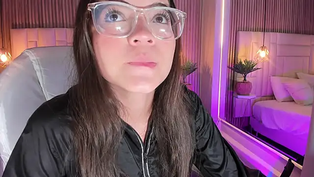 Snapshot of DulceVela_ chatting on November 8, 2025, 5:56 pm DulceVela online show from November 8, 2025, 5:56 pm