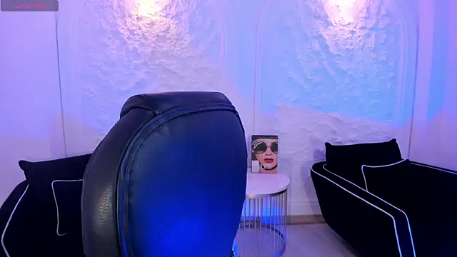 CandaseRussell online show from October 5, 2025, 11:57 pm