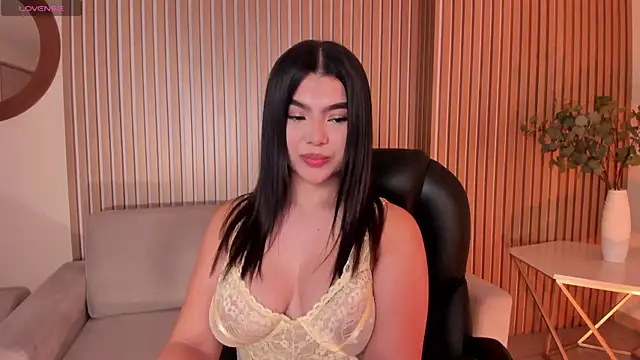 CandaseRussell online show from November 17, 2025, 1:22 am