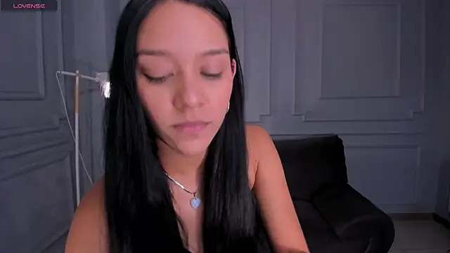 AmaliaCrus online show from April 16, 2026, 8:09 pm