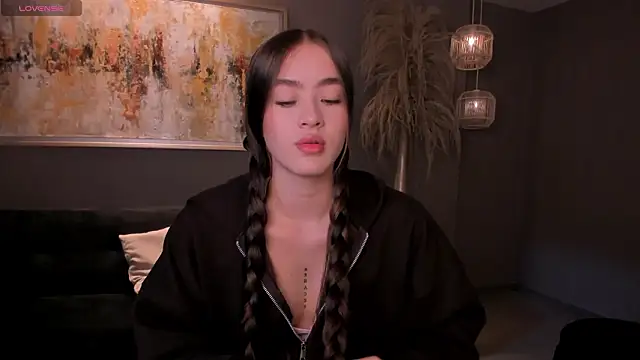 MaiaCollins online show from March 5, 2026, 5:42 pm