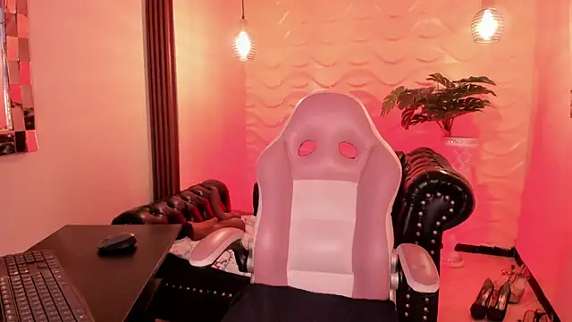 loress ass mature online show from December 1, 2025, 11:37 am