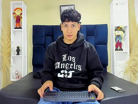 Jhojan twink online show from September 21, 2025, 11:23 am