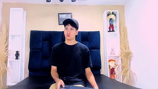 Jhojan twink online show from October 1, 2025, 12:00 pm