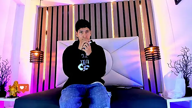 Jhojan twink online show from November 14, 2025, 12:37 pm