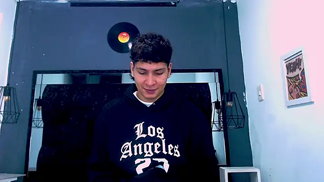 Snapshot of Jhojan_twink chatting on March 20, 2026, 5:12 am Jhojan twink online show from March 20, 2026, 5:12 am