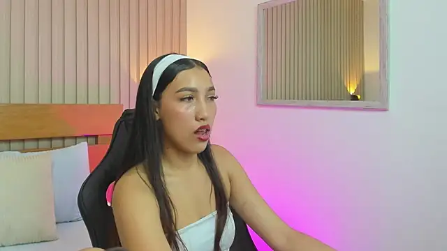 nina blake online show from October 23, 2025, 2:33 am