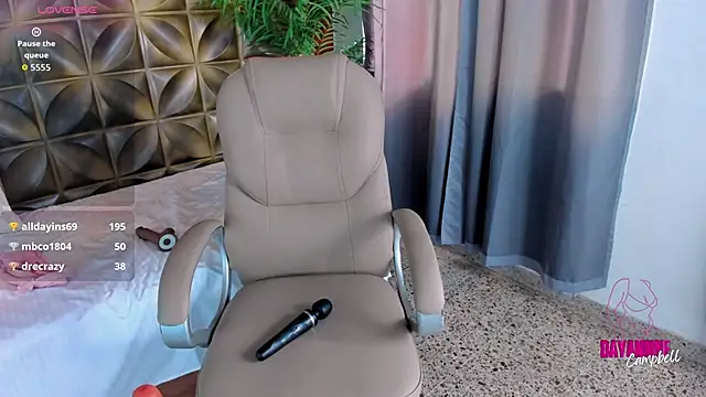 Dayanne campbelll online show from January 11, 2026, 2:11 pm