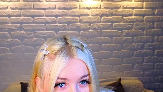 Snapshot of minigirl chatting on March 22, 2025, 3:20 am minigirl online show from March 22, 2025, 3:20 am