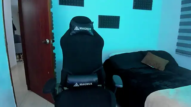 hannarusso online show from April 5, 2026, 12:08 am