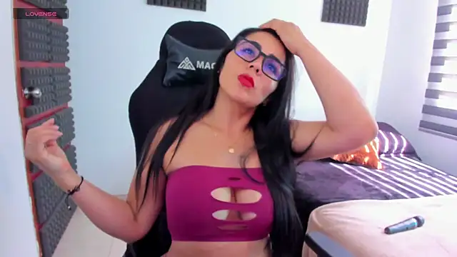 hannarusso online show from May 18, 2026, 7:09 pm