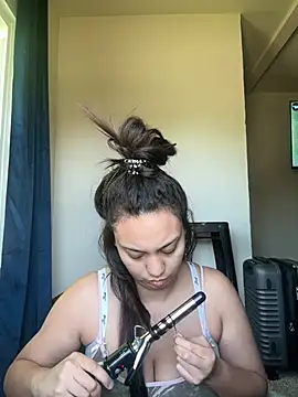 hoesluvcedes online show from June 3, 2026, 12:57 am