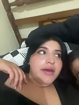 pareja curiosa19 online show from May 2, 2026, 12:15 am