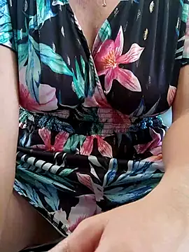 emiliemilf online show from November 6, 2025, 10:32 pm